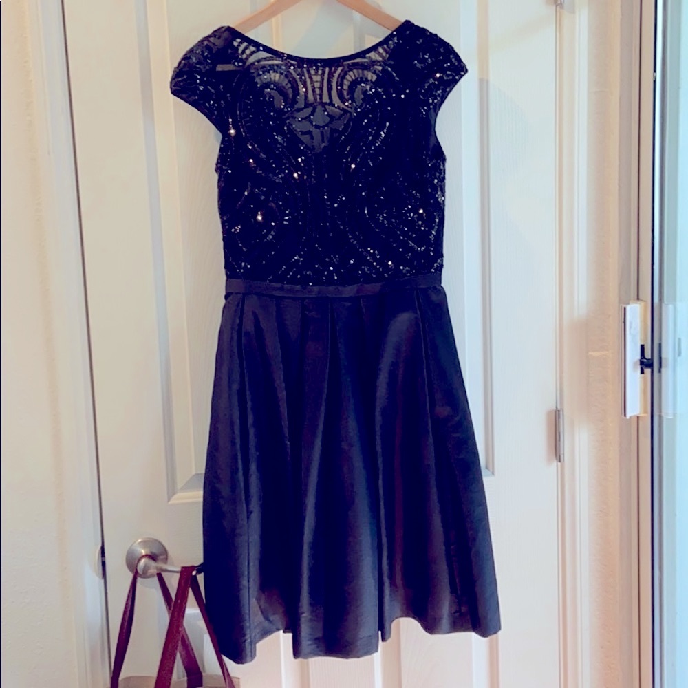 Beautiful black size 4 Calvin Klein dress.